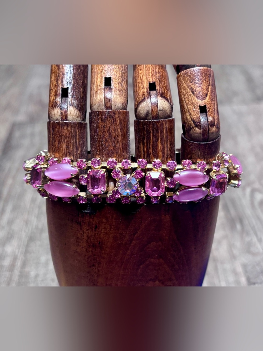 Vintage Weiss Pink Rhinestone Gold-Tone Bracelet